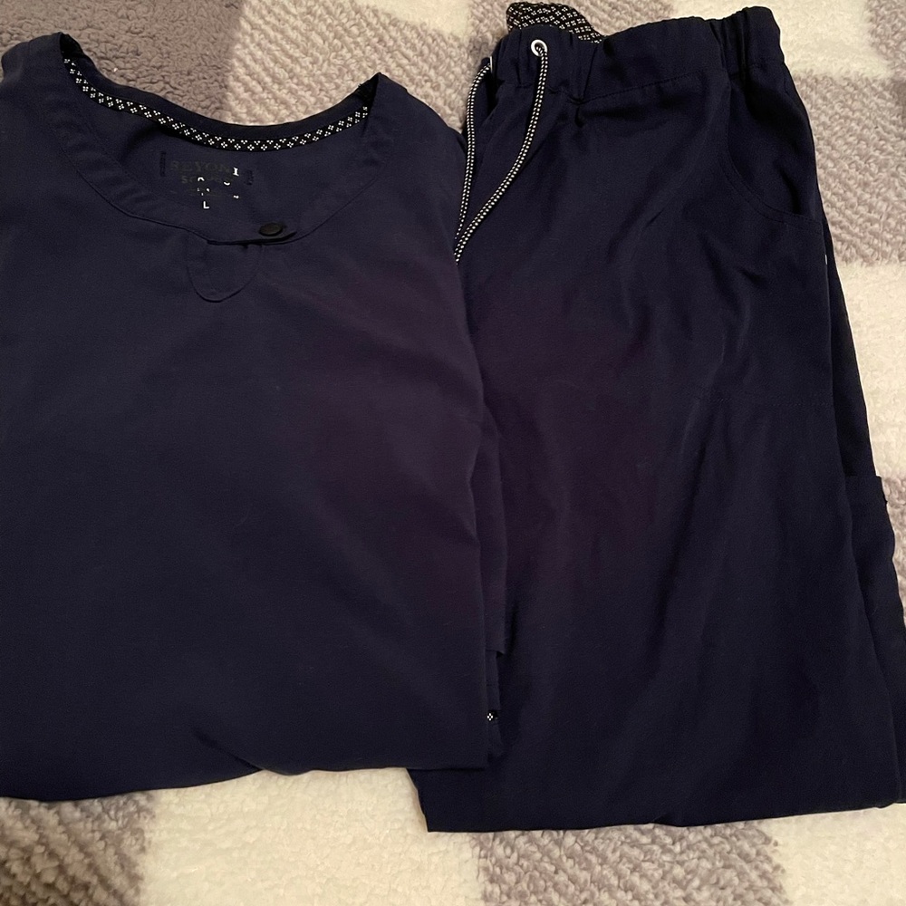Beyond scrubs size large